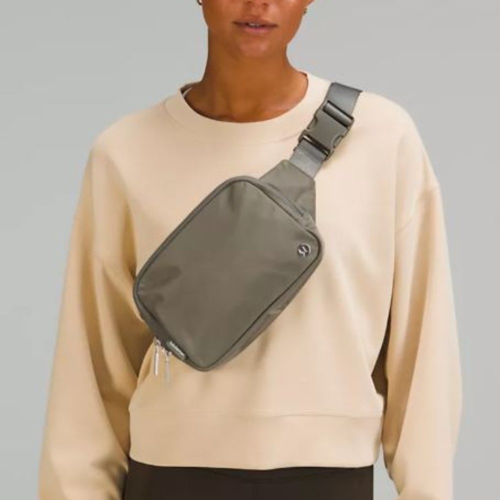 Lululemon Everywhere Belt Bag Large 2L - Grey Sage